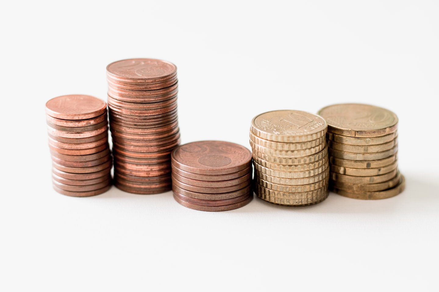 Como Economizar e Investir ao Mesmo Tempo: Método Simples que Funciona