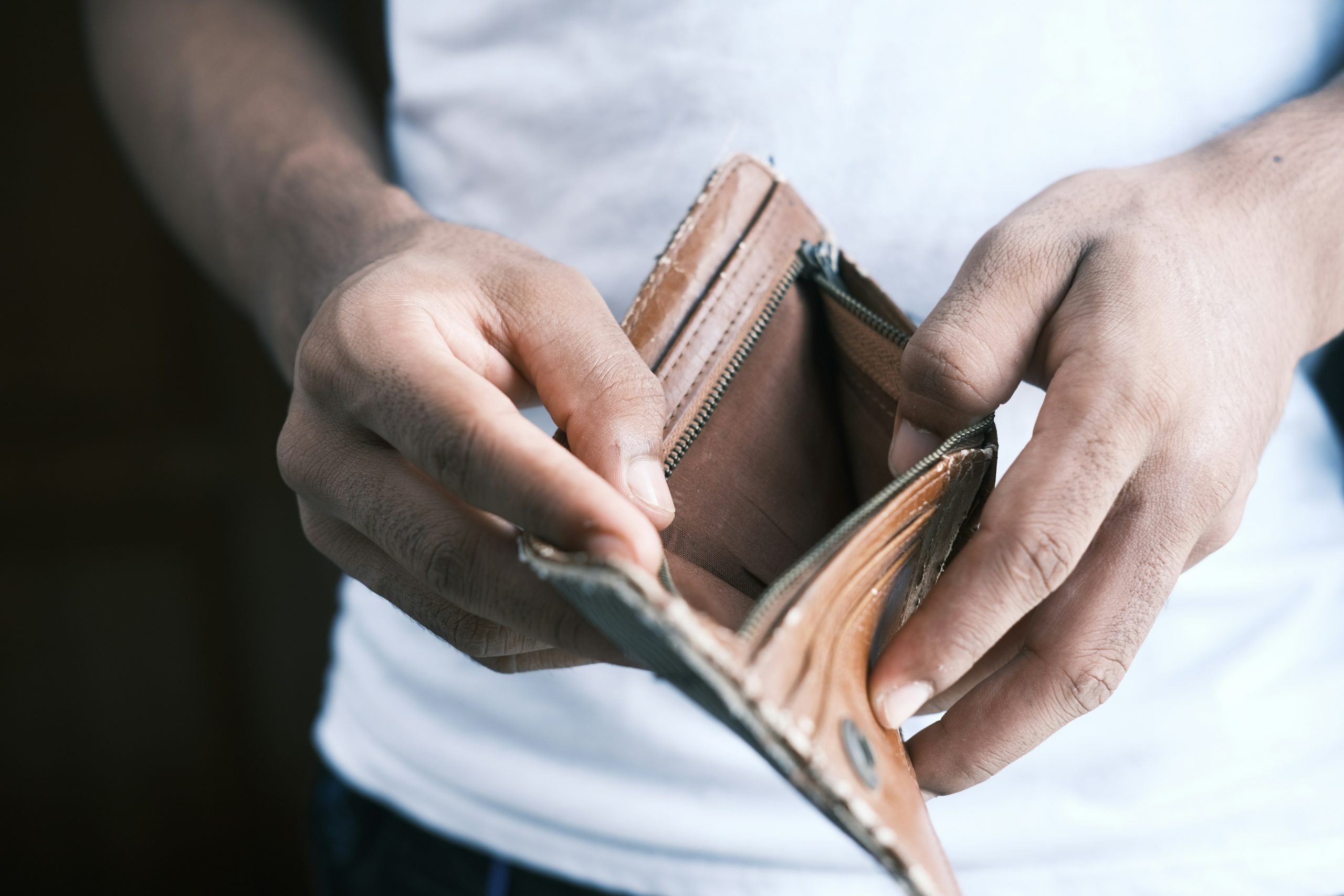 Salário Não Está Dando: O que Fazer Quando o Dinheiro Acaba Antes do Mês